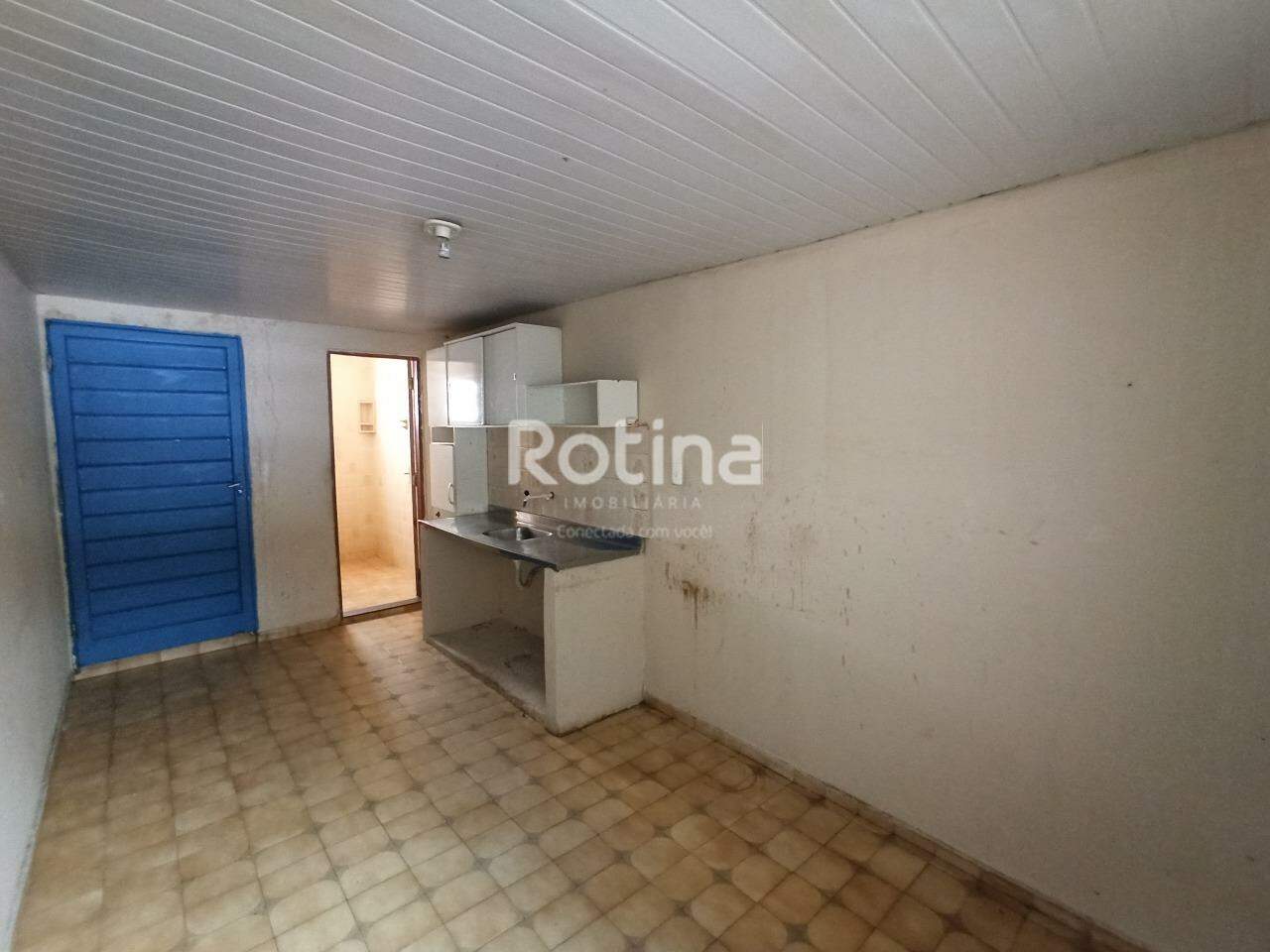 Casa para alugar, 3 quartos em Uberlândia no bairro Martins no valor de R$ 1.000,00 - Rotina Imobiliária: 