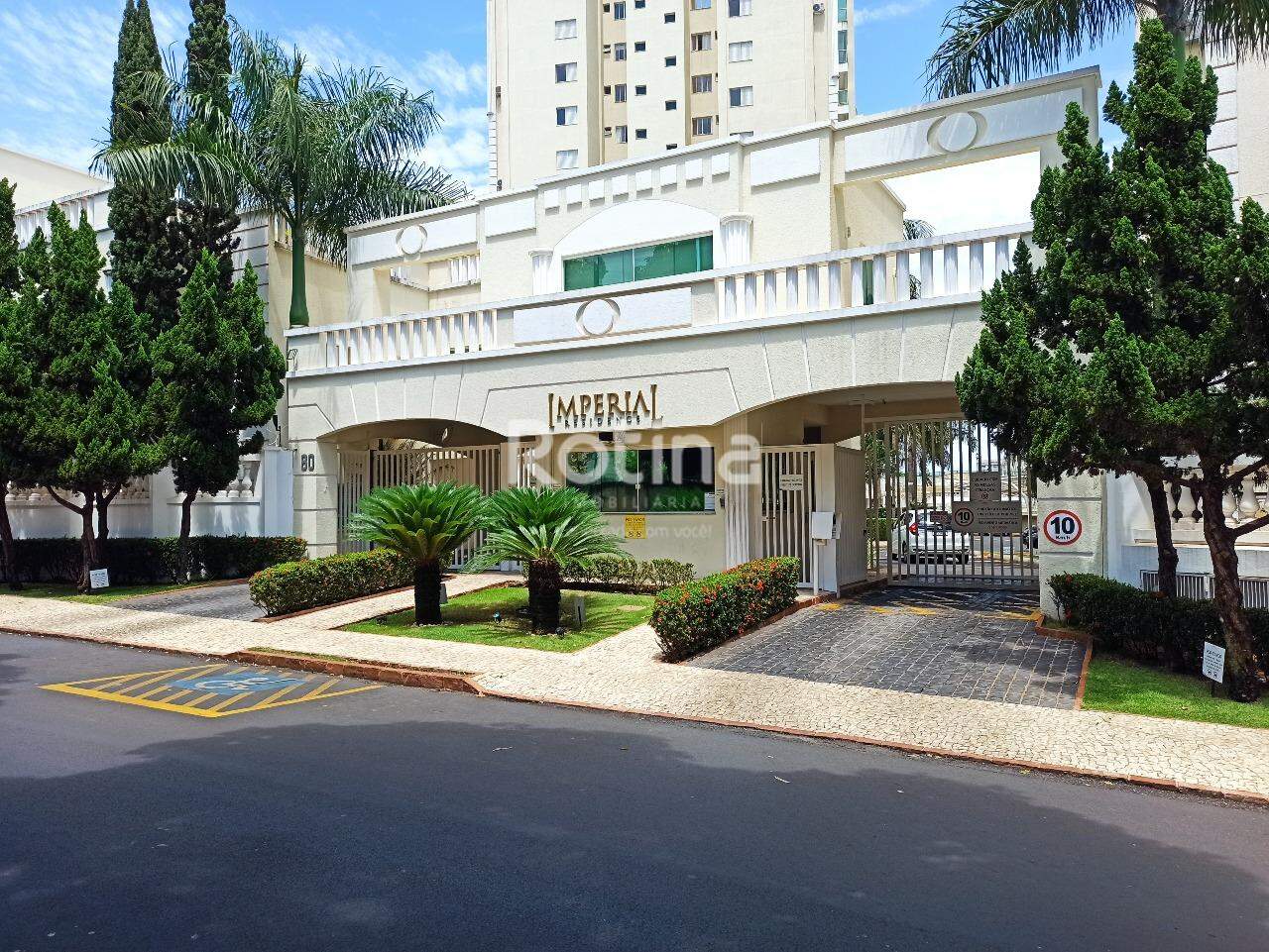 Apartamento para alugar, 2 quartos em Uberlândia no bairro Santa Mônica no valor de R$ 3.000,00 - Rotina Imobiliária: 