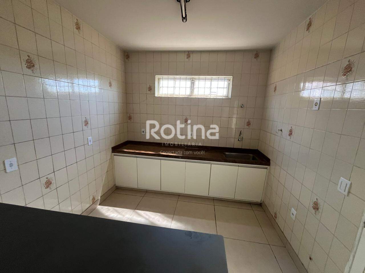 Casa para alugar, 3 quartos em Uberlândia no bairro Tibery no valor de R$ 2.800,00 - Rotina Imobiliária: 