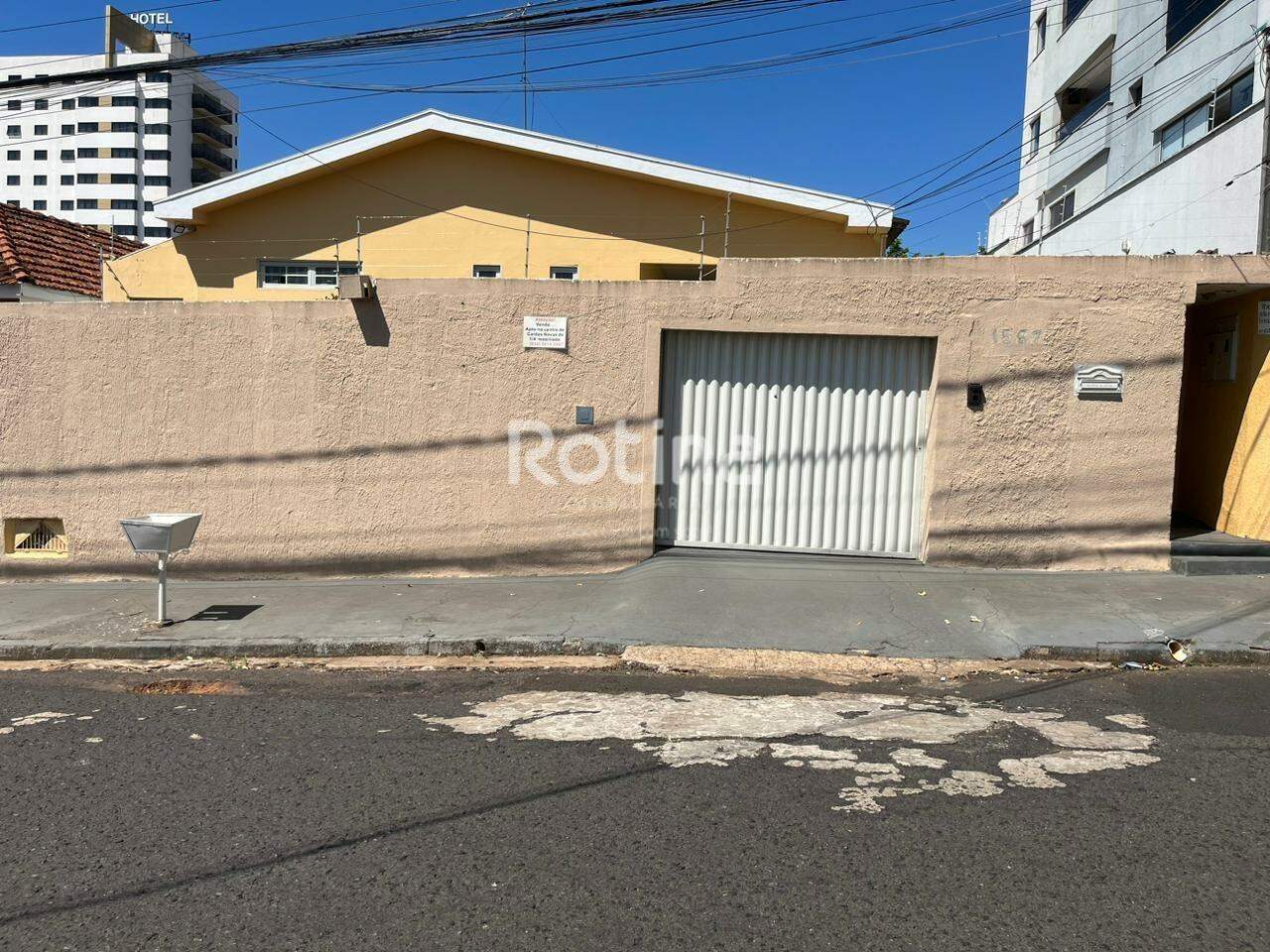 Casa para alugar, 3 quartos em Uberlândia no bairro Tibery no valor de R$ 2.800,00 - Rotina Imobiliária: 