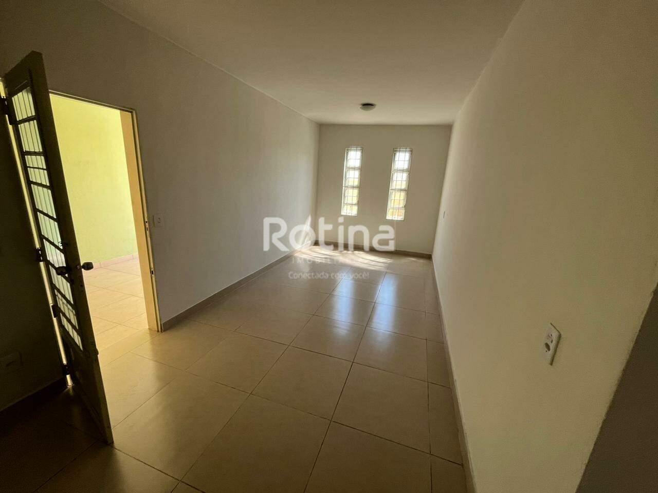 Casa para alugar, 3 quartos em Uberlândia no bairro Tibery no valor de R$ 2.800,00 - Rotina Imobiliária: 