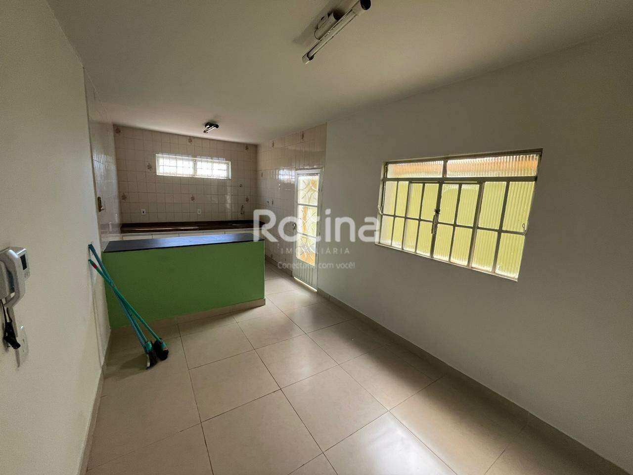 Casa para alugar, 3 quartos em Uberlândia no bairro Tibery no valor de R$ 2.800,00 - Rotina Imobiliária: 