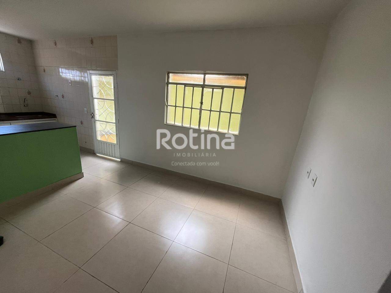 Casa para alugar, 3 quartos em Uberlândia no bairro Tibery no valor de R$ 2.800,00 - Rotina Imobiliária: 
