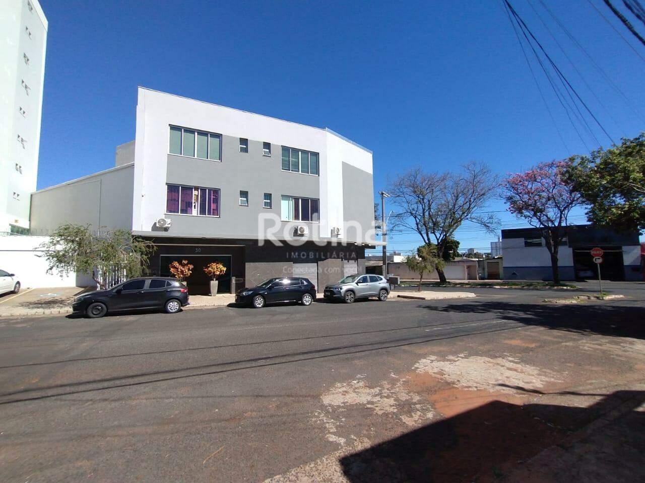 Sala para alugar, 2 quartos em Uberlândia no bairro Tibery no valor de R$ 2.200,00 - Rotina Imobiliária: 