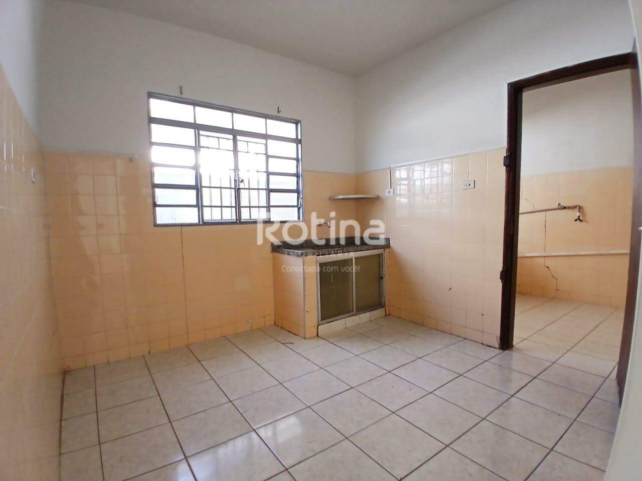 Casa para alugar, 2 quartos em Uberlândia no bairro Brasil no valor de R$ 1.200,00 - Rotina Imobiliária: 