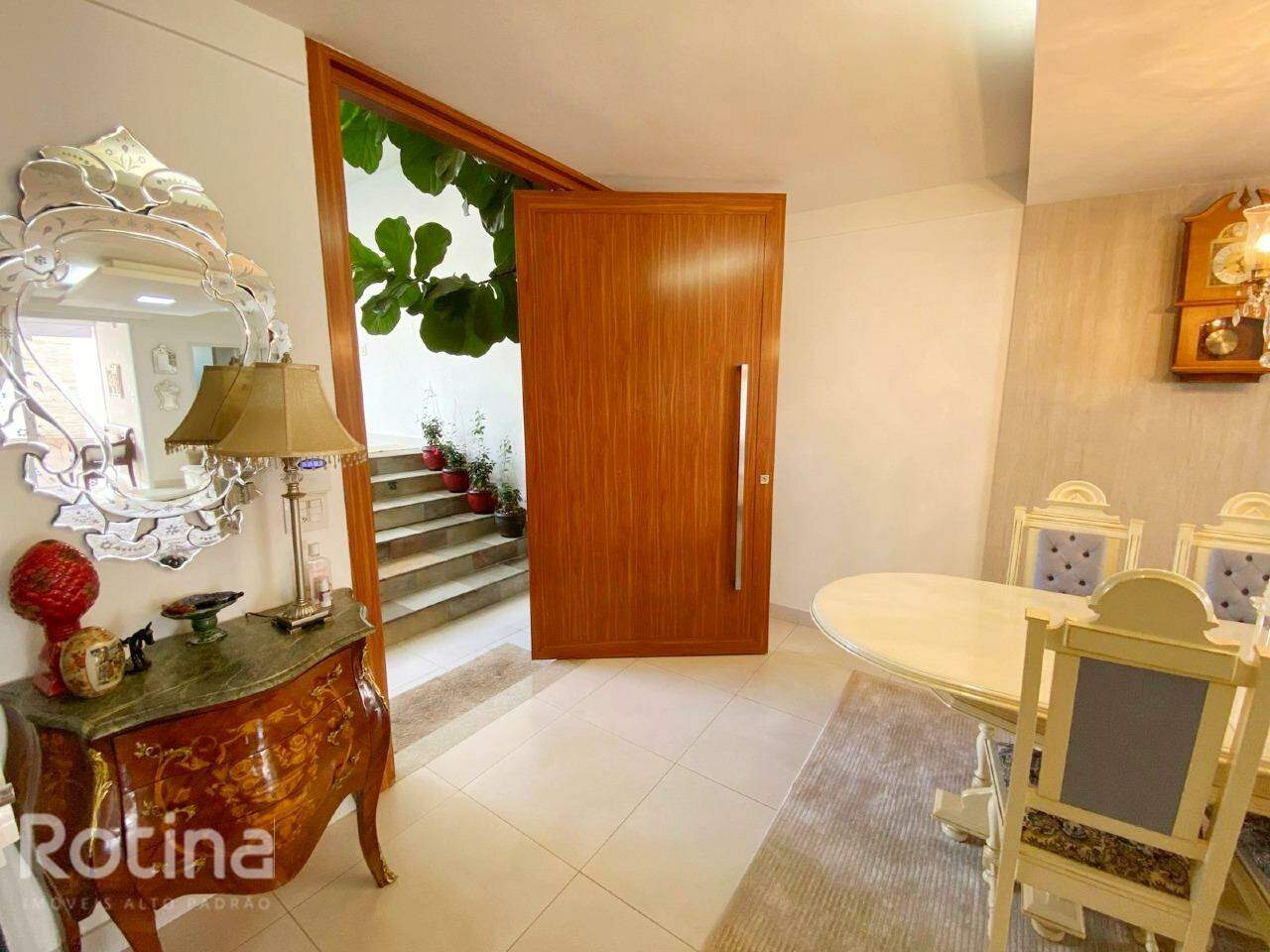 Casa à venda, 3 quartos em Uberlândia no bairro Tabajaras no valor de R$ 1.200.000,00 - Rotina Imobiliária: 