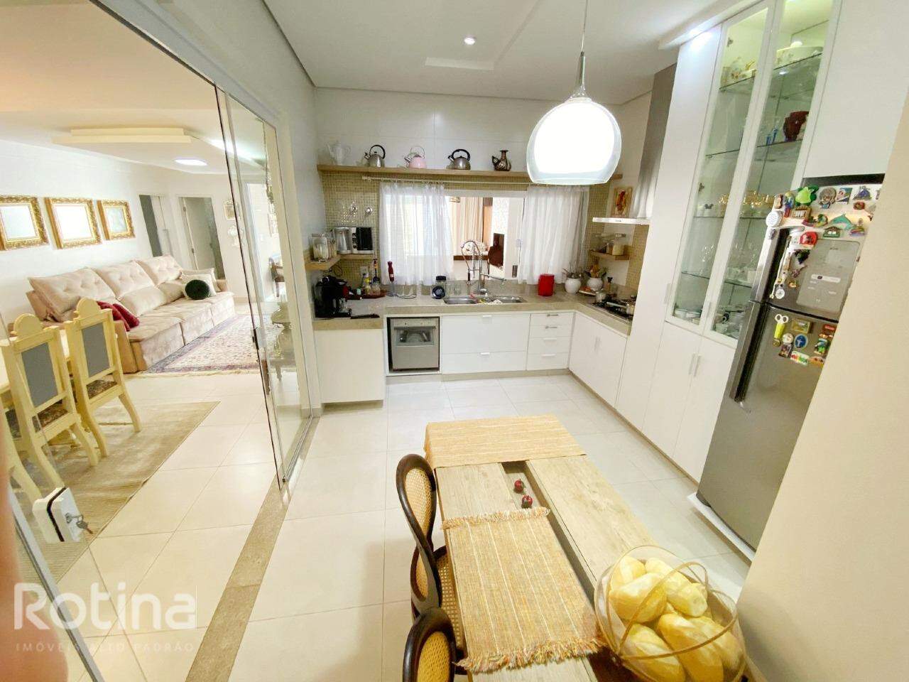 Casa à venda, 3 quartos em Uberlândia no bairro Tabajaras no valor de R$ 1.200.000,00 - Rotina Imobiliária: 