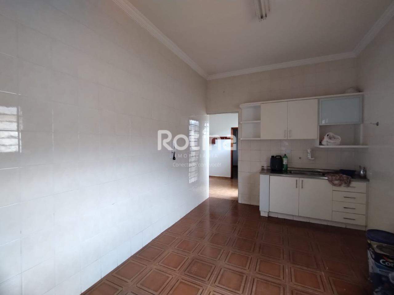 Casa para alugar, 3 quartos em Uberlândia no bairro Nossa Senhora Aparecida no valor de R$ 2.200,00 - Rotina Imobiliária: 