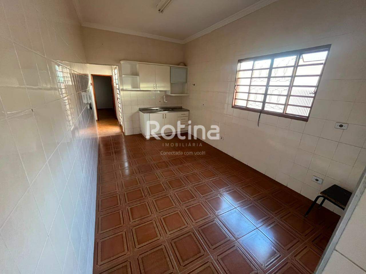 Casa para alugar, 3 quartos em Uberlândia no bairro Centro no valor de R$ 2.200,00 - Rotina Imobiliária: 