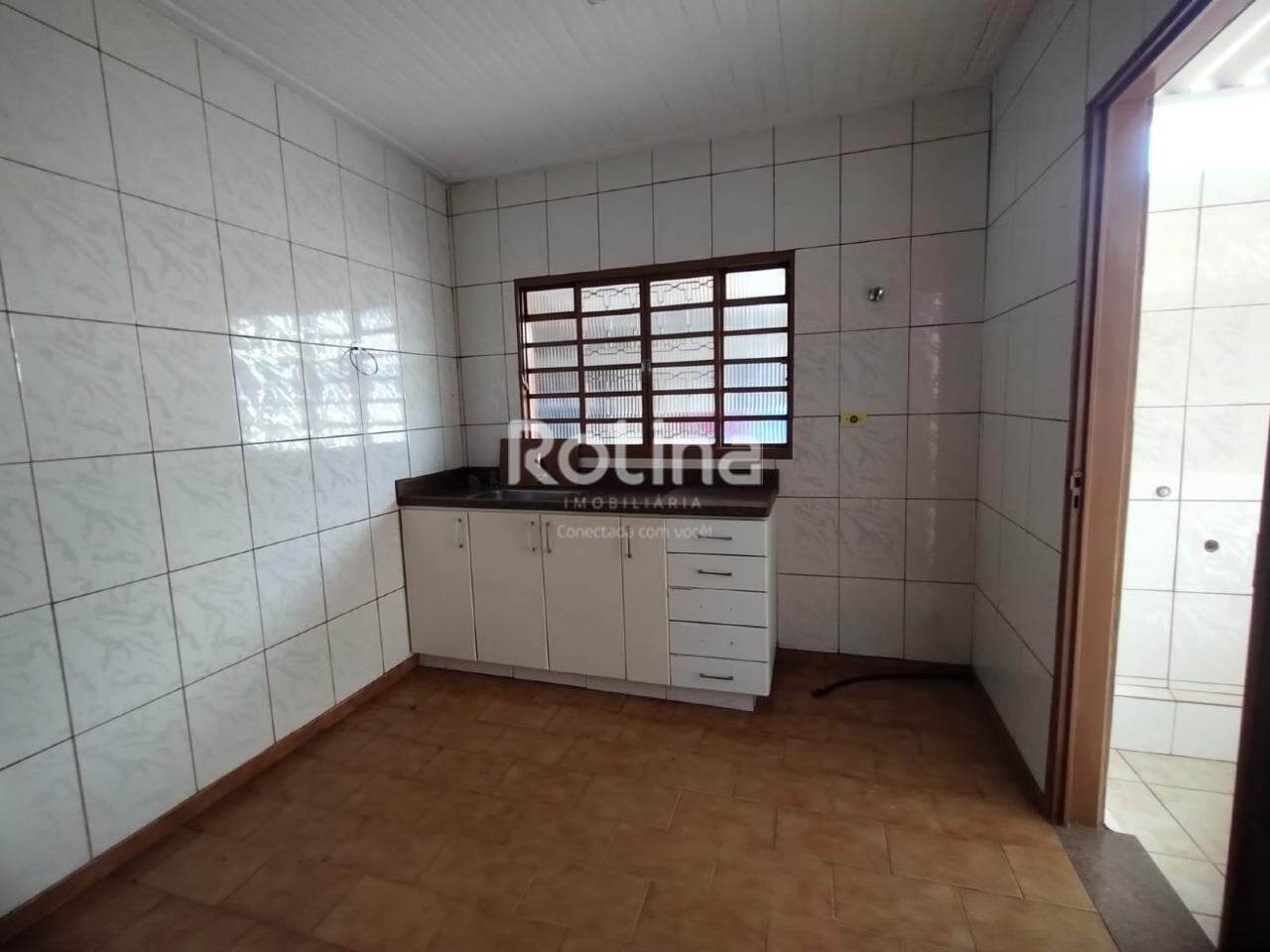 Casa para alugar, 3 quartos em Uberlândia no bairro Nossa Senhora Aparecida no valor de R$ 2.200,00 - Rotina Imobiliária: 