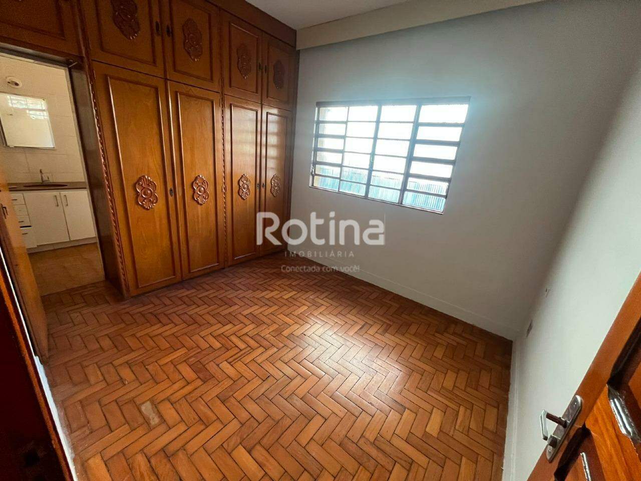 Casa para alugar, 3 quartos em Uberlândia no bairro Centro no valor de R$ 2.200,00 - Rotina Imobiliária: 
