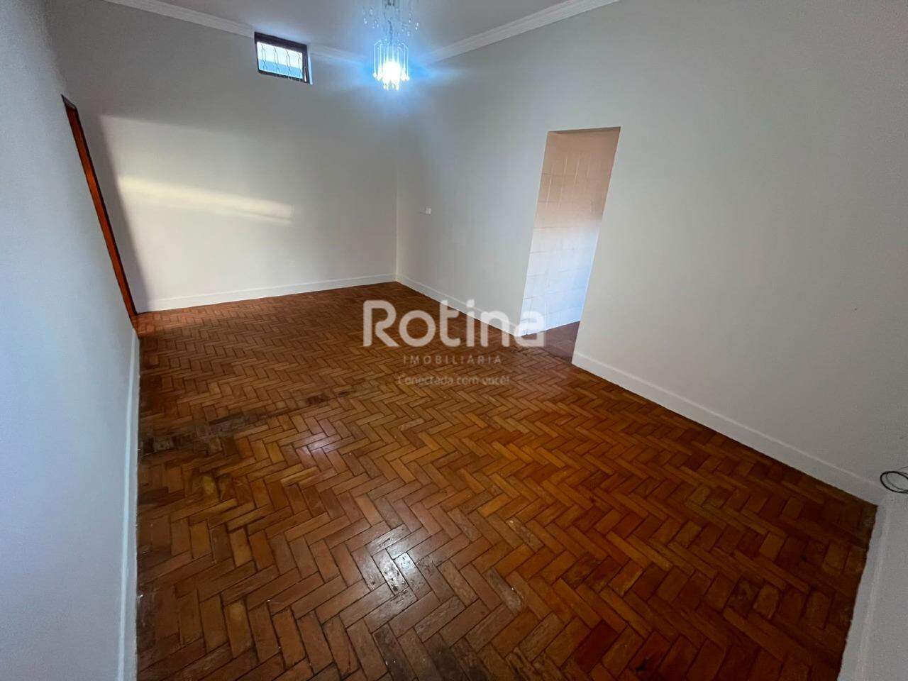 Casa para alugar, 3 quartos em Uberlândia no bairro Centro no valor de R$ 2.200,00 - Rotina Imobiliária: 