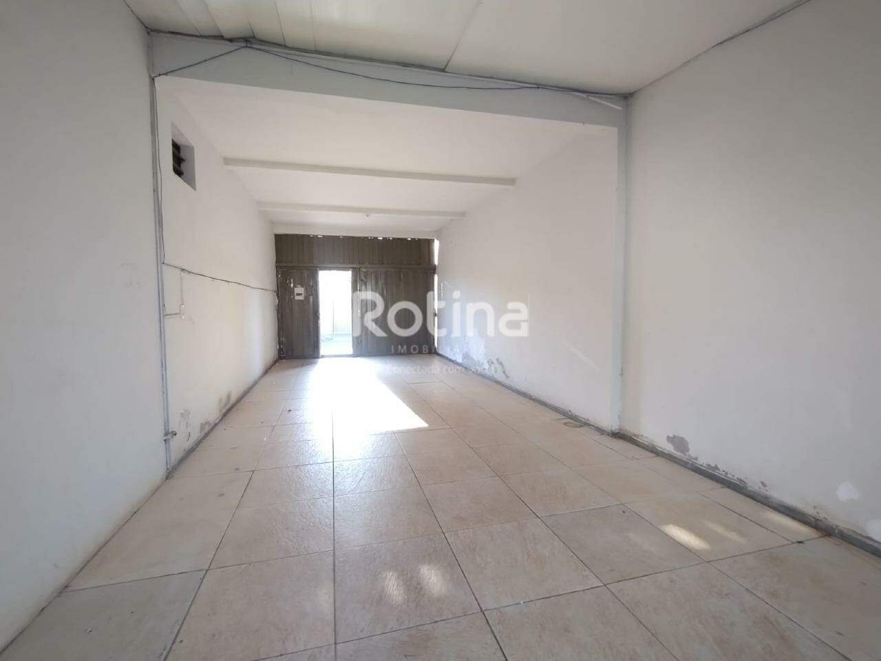 Casa para alugar, 3 quartos em Uberlândia no bairro Santa Mônica no valor de R$ 1.900,00 - Rotina Imobiliária: 