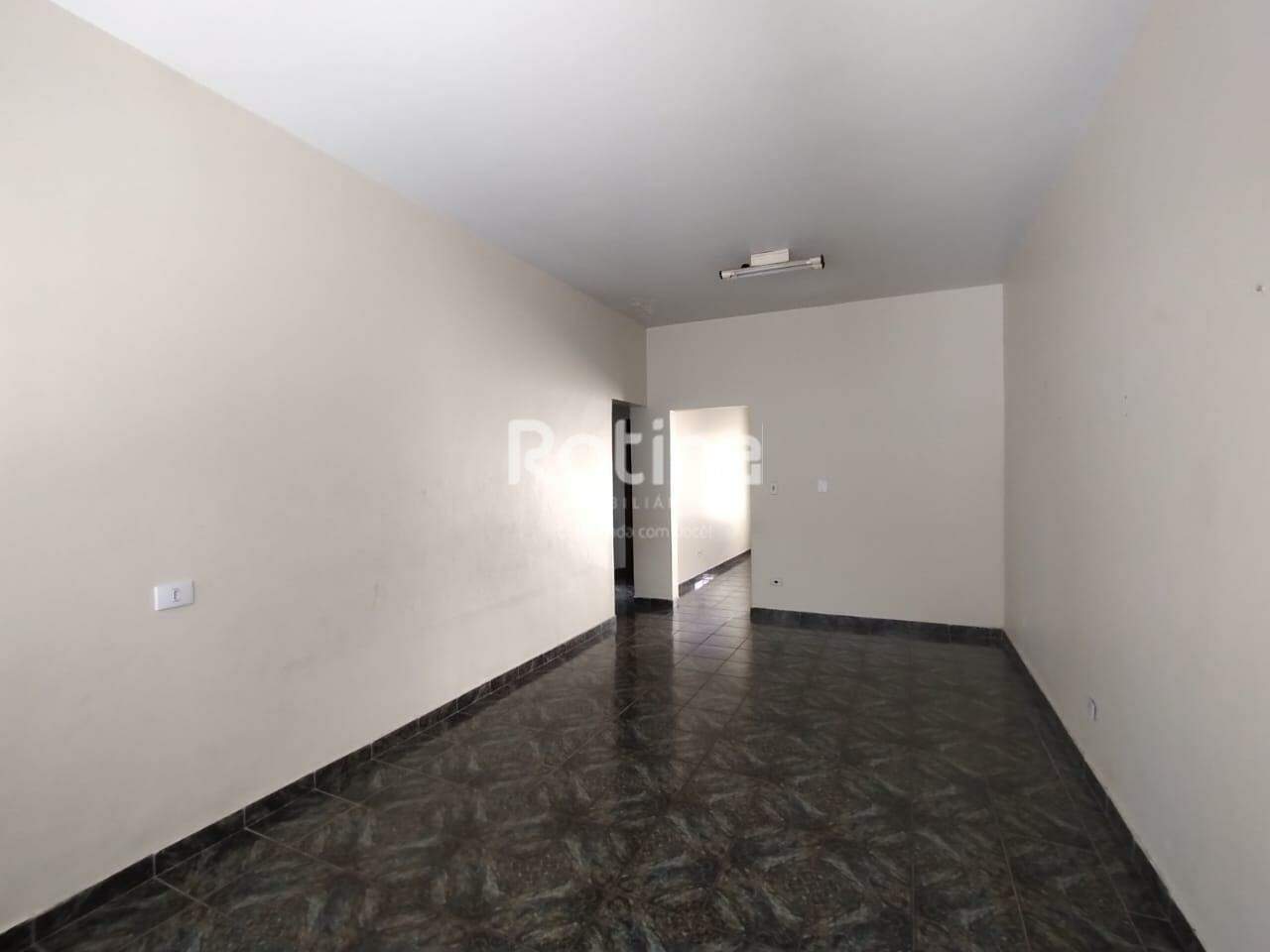 Casa para alugar, 2 quartos em Uberlândia no bairro Martins no valor de R$ 1.600,00 - Rotina Imobiliária: 