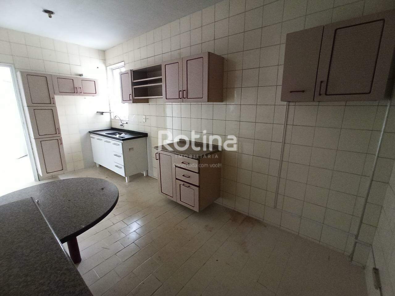 Apartamento para alugar, 3 quartos em Uberlândia no bairro Bom Jesus no valor de R$ 1.400,00 - Rotina Imobiliária: 