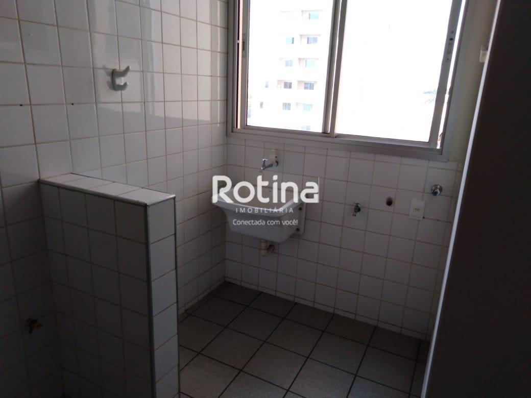 Apartamento para alugar, 3 quartos em Uberlândia no bairro Martins no valor de R$ 1.800,00 - Rotina Imobiliária: 