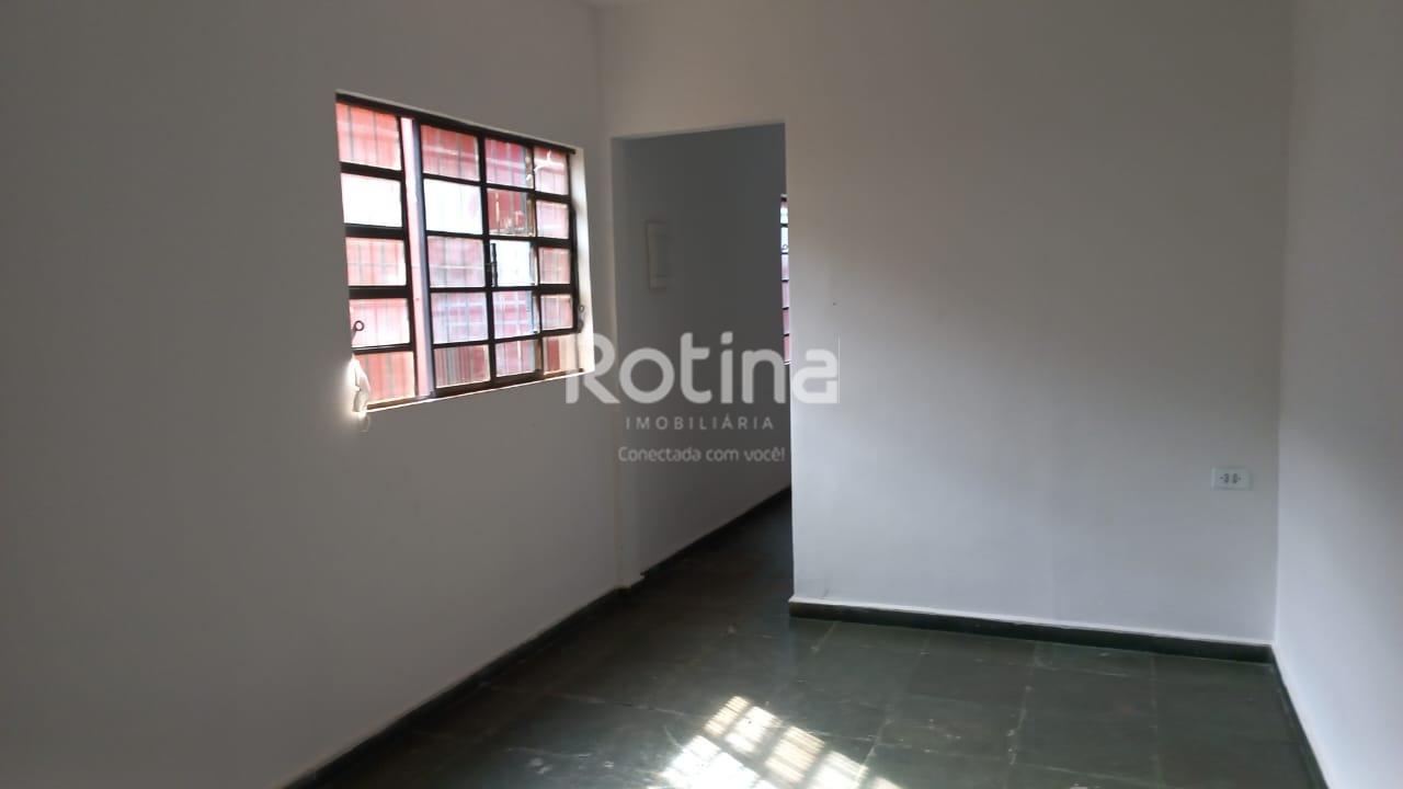 Casa para alugar, 3 quartos em Uberlândia no bairro Tabajaras no valor de R$ 2.500,00 - Rotina Imobiliária: 