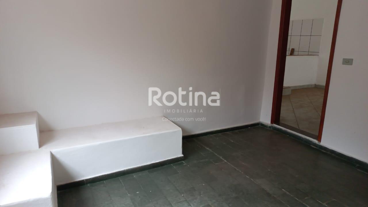 Casa para alugar, 3 quartos em Uberlândia no bairro Tabajaras no valor de R$ 2.500,00 - Rotina Imobiliária: 
