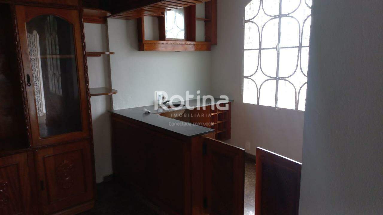 Casa para alugar, 4 quartos em Uberlândia no bairro Umuarama no valor de R$ 4.200,00 - Rotina Imobiliária: 