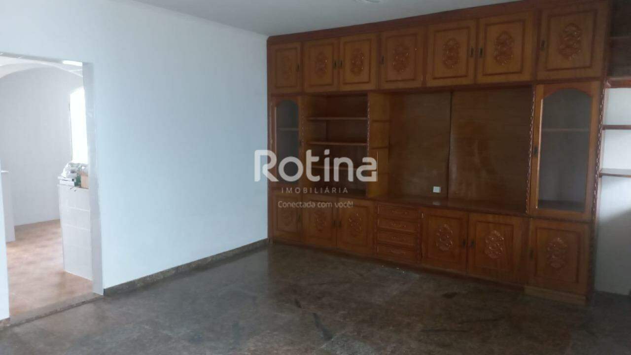 Casa para alugar, 4 quartos em Uberlândia no bairro Umuarama no valor de R$ 4.200,00 - Rotina Imobiliária: 