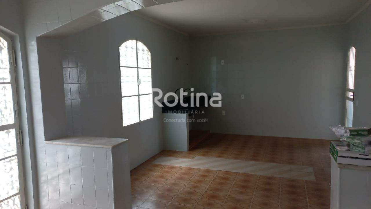 Casa para alugar, 4 quartos em Uberlândia no bairro Umuarama no valor de R$ 4.200,00 - Rotina Imobiliária: 