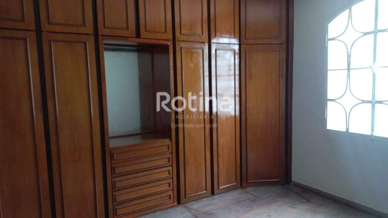 Casa para alugar, 4 quartos em Uberlândia no bairro Umuarama no valor de R$ 4.200,00 - Rotina Imobiliária: 