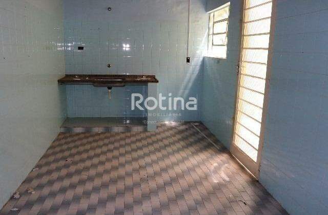 Casa para alugar, 3 quartos em Uberlândia no bairro Martins no valor de R$ 1.800,00 - Rotina Imobiliária: 
