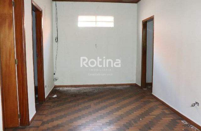 Casa para alugar, 3 quartos em Uberlândia no bairro Martins no valor de R$ 1.800,00 - Rotina Imobiliária: 