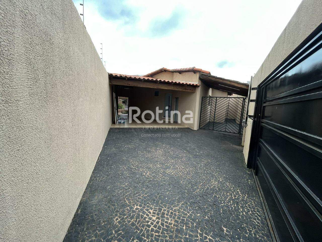 Casa para alugar, 3 quartos em Uberlândia no bairro Tubalina no valor de R$ 6.000,00 - Rotina Imobiliária: 
