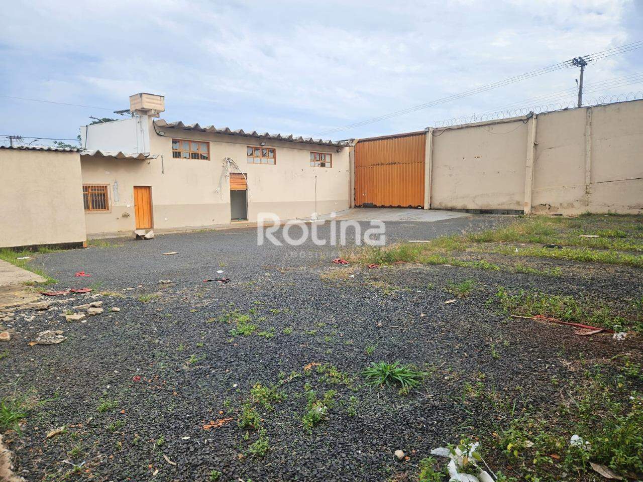 Comercial para alugar, em Uberlândia no bairro Daniel Fonseca no valor de R$ 18.000,00 - Rotina Imobiliária: 