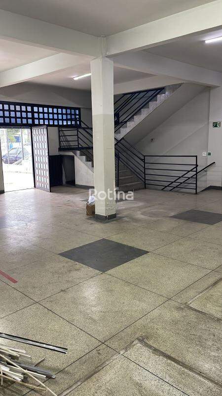 Galpão para alugar, em Uberlândia no bairro Distrito Industrial no valor de R$ 11.000,00 - Rotina Imobiliária: 