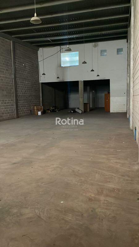 Galpão para alugar, em Uberlândia no bairro Distrito Industrial no valor de R$ 11.000,00 - Rotina Imobiliária: 