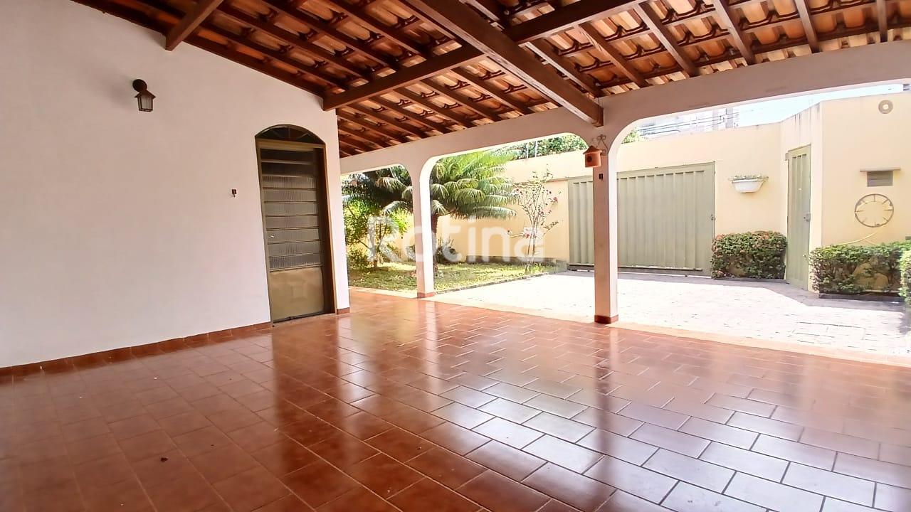 Casa para alugar, 3 quartos em Uberlândia no bairro Santa Mônica no valor de R$ 2.800,00 - Rotina Imobiliária: 