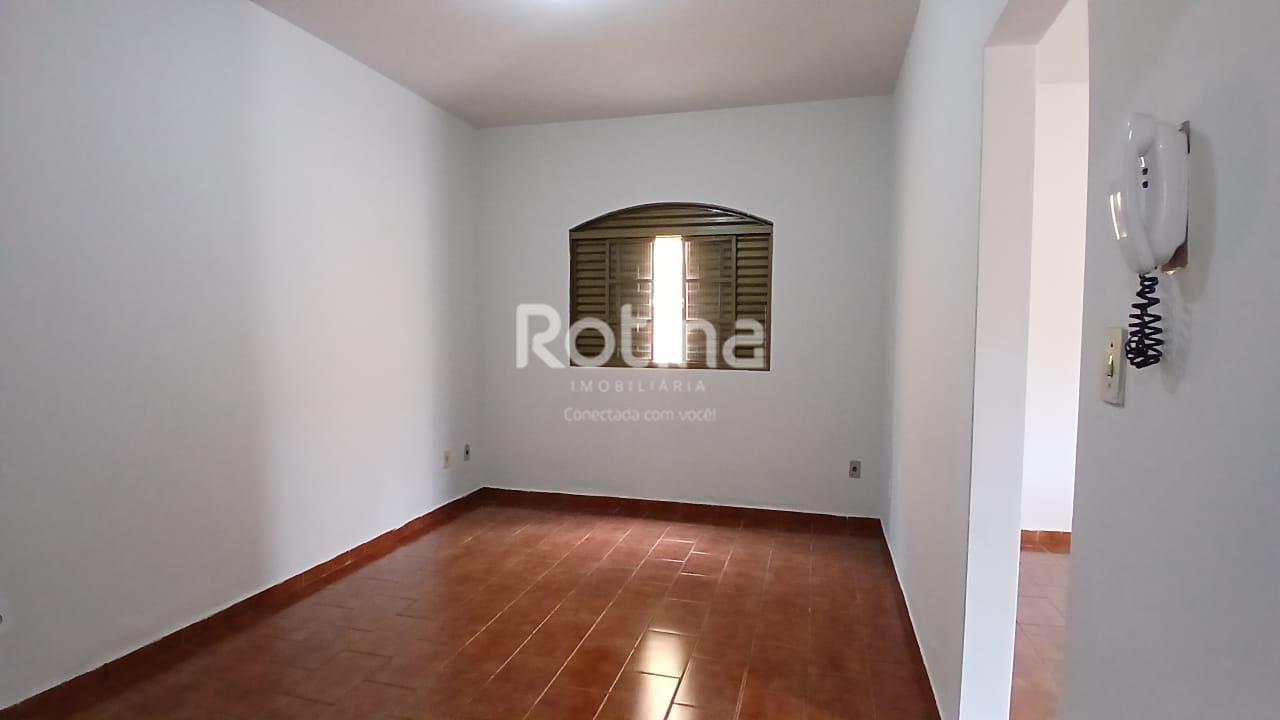 Casa para alugar, 3 quartos em Uberlândia no bairro Santa Mônica no valor de R$ 2.800,00 - Rotina Imobiliária: 