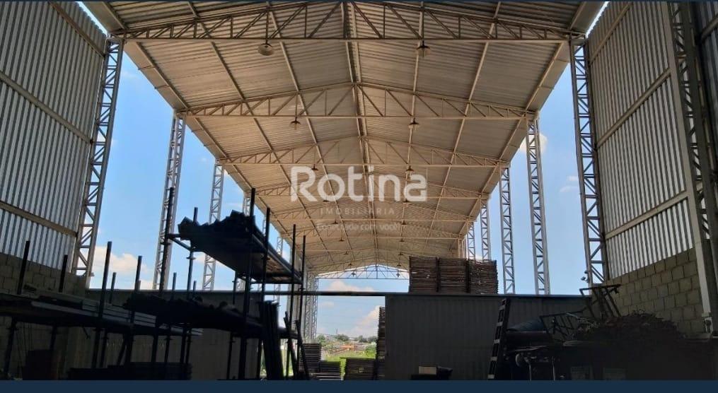Galpão para alugar, em Uberlândia no bairro Distrito Industrial no valor de R$ 20.000,00 - Rotina Imobiliária: 