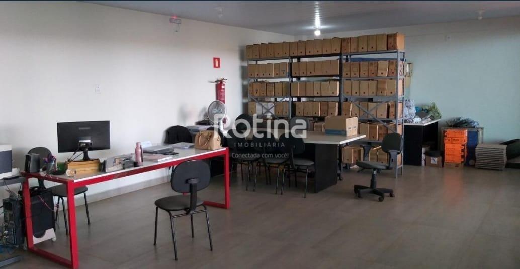 Galpão para alugar, em Uberlândia no bairro Distrito Industrial no valor de R$ 20.000,00 - Rotina Imobiliária: 