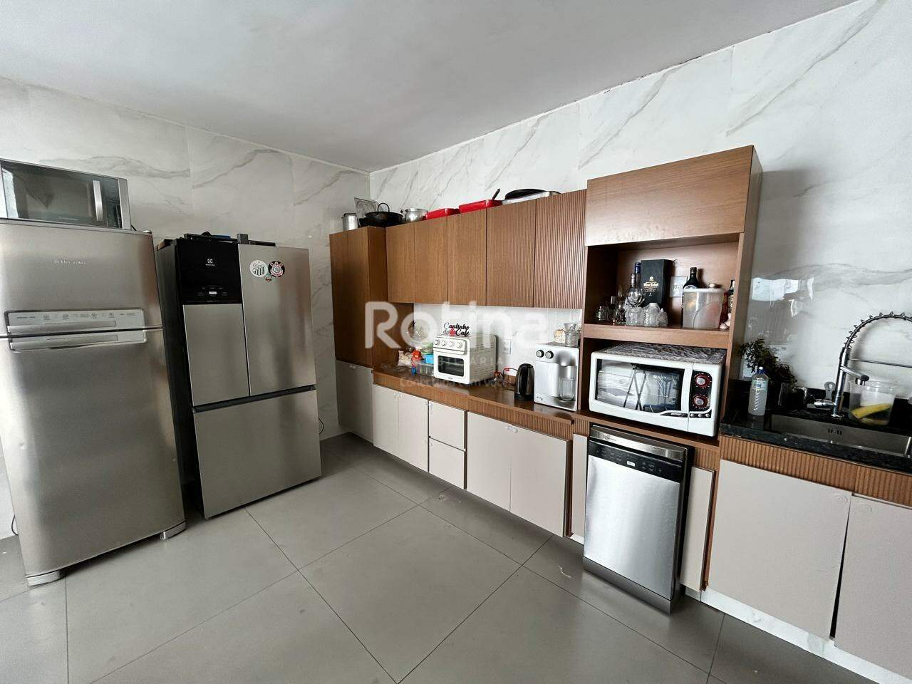 Casa para alugar, 3 quartos em Uberlândia no bairro Bom Jesus no valor de R$ 5.800,00 - Rotina Imobiliária: 
