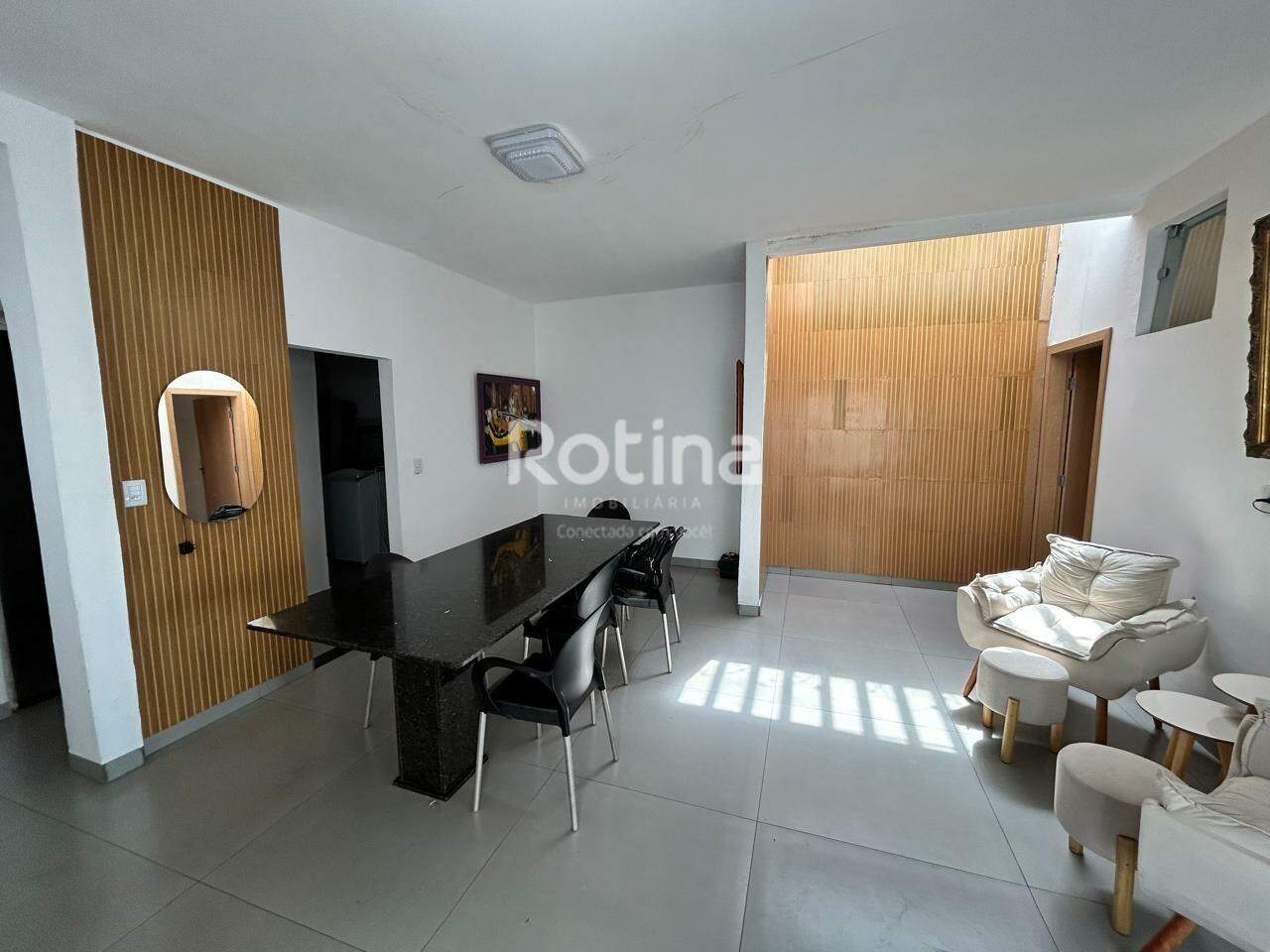Casa para alugar, 3 quartos em Uberlândia no bairro Bom Jesus no valor de R$ 5.800,00 - Rotina Imobiliária: 