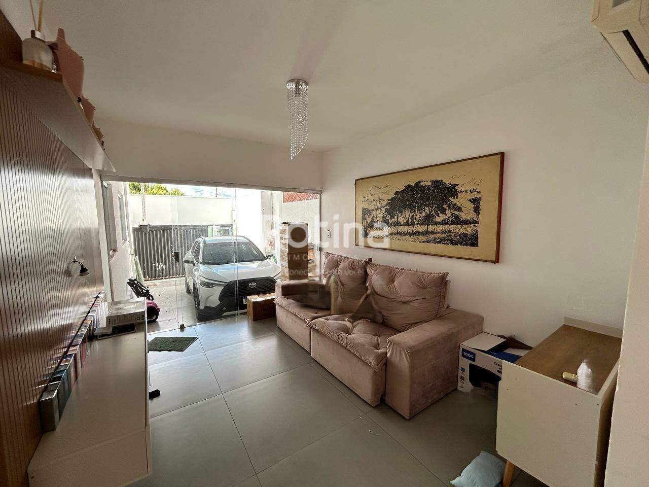Casa para alugar, 3 quartos em Uberlândia no bairro Bom Jesus no valor de R$ 5.800,00 - Rotina Imobiliária: 