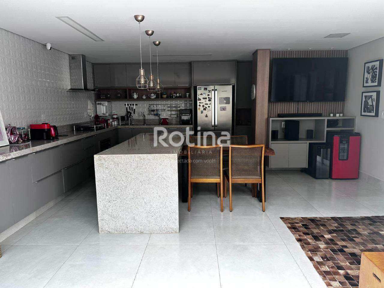 Casa Condomínio Fechado para alugar, 4 quartos em Uberlândia no bairro Granja Marileusa no valor de R$ 13.500,00 - Rotina Imobiliária: 