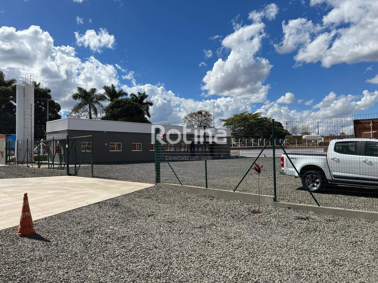 Área para alugar, em Uberlândia no bairro Santa Rosa no valor de R$ 12.500,00 - Rotina Imobiliária: 