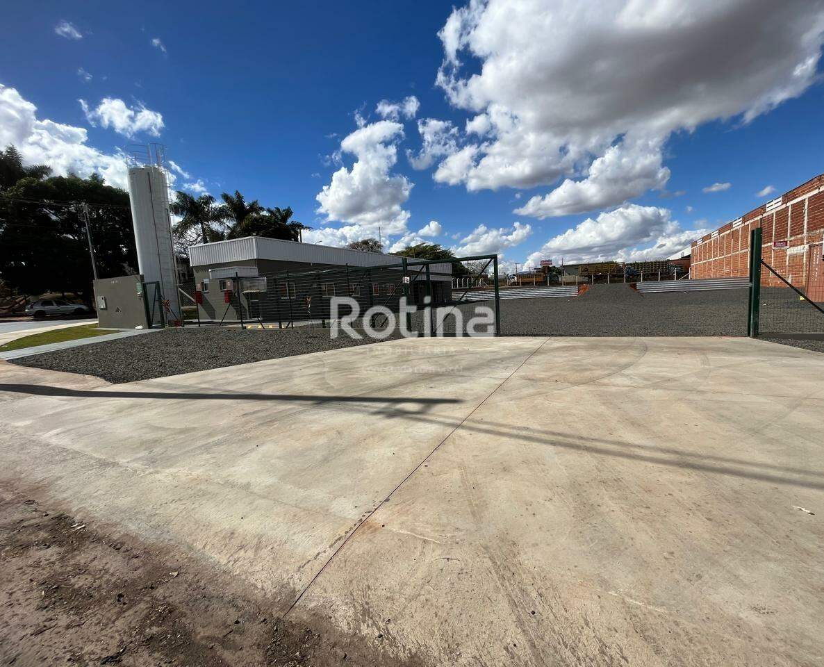 Área para alugar, em Uberlândia no bairro Santa Rosa no valor de R$ 12.500,00 - Rotina Imobiliária: 