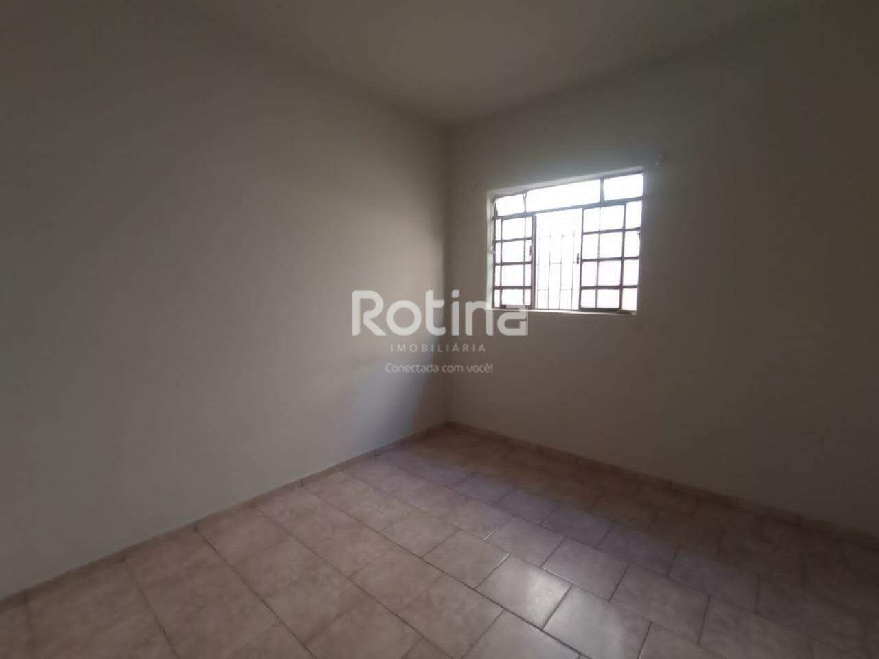 Casa para alugar, 3 quartos em Uberlândia no bairro Santa Mônica no valor de R$ 1.800,00 - Rotina Imobiliária: 