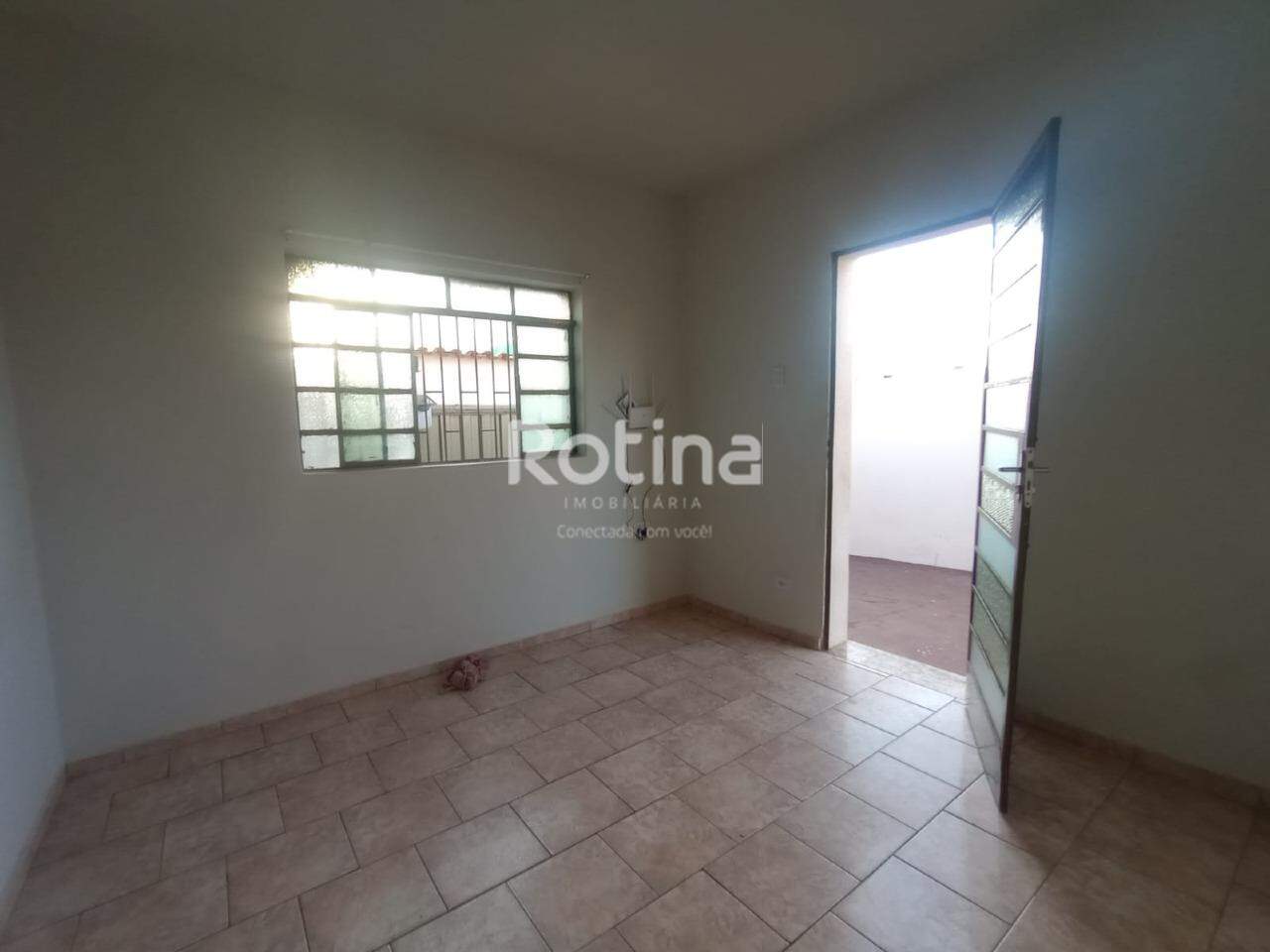 Casa para alugar, 3 quartos em Uberlândia no bairro Santa Mônica no valor de R$ 1.800,00 - Rotina Imobiliária: 