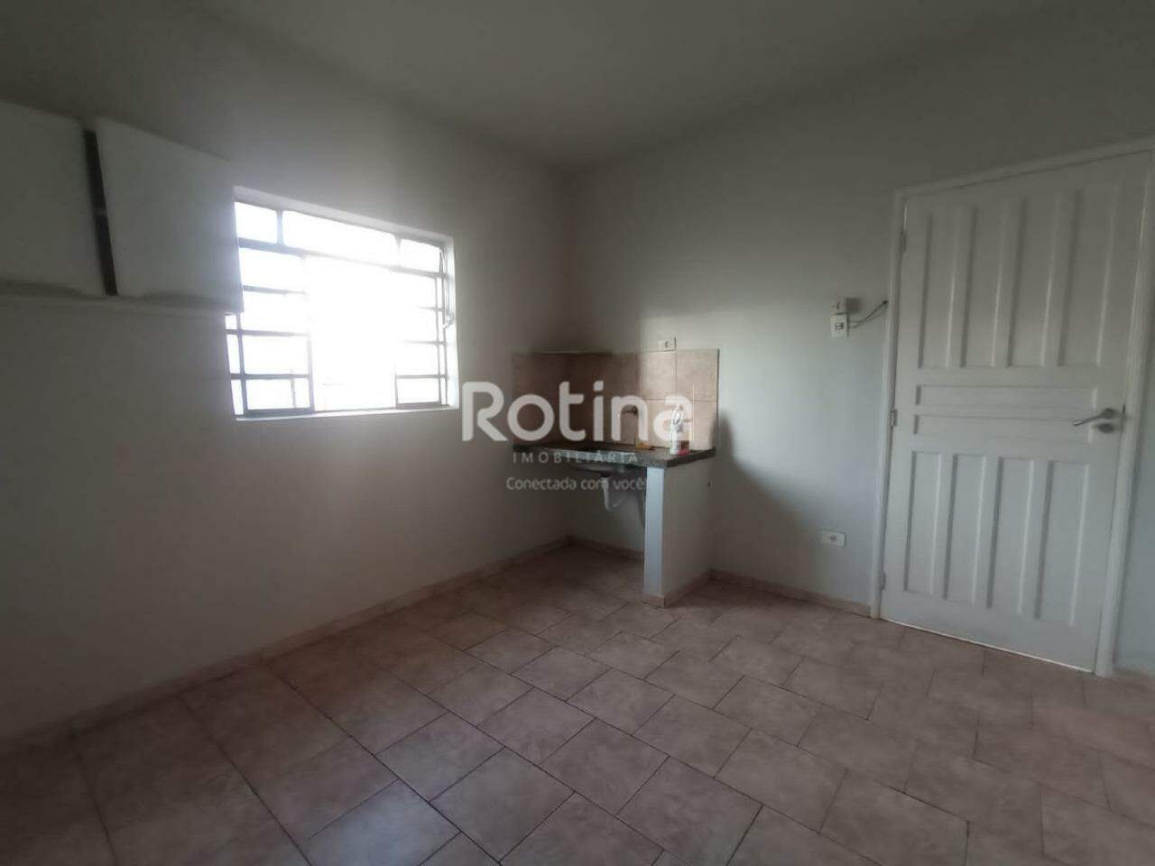 Casa para alugar, 3 quartos em Uberlândia no bairro Santa Mônica no valor de R$ 1.800,00 - Rotina Imobiliária: 