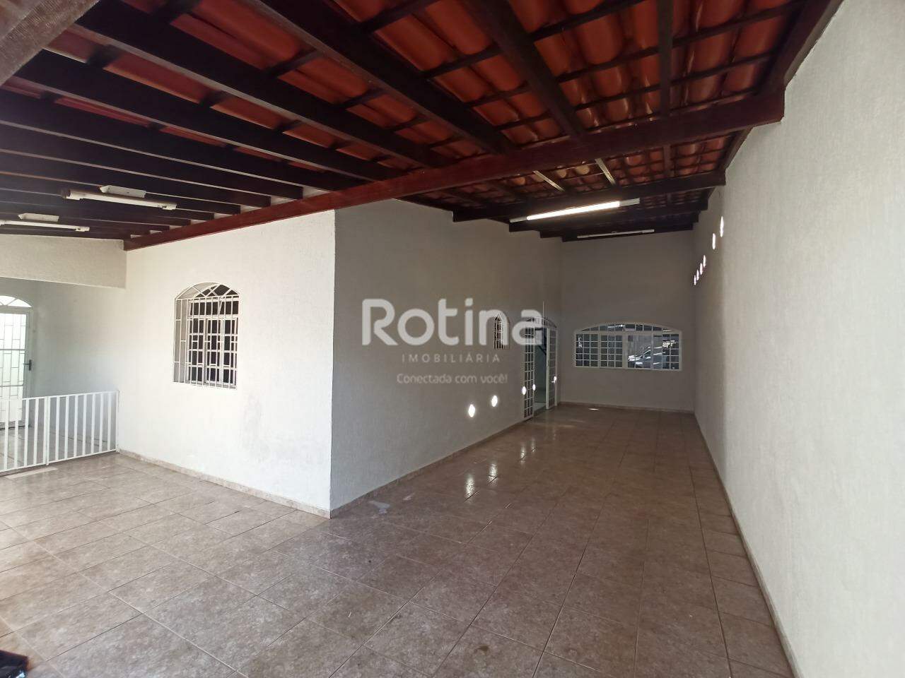 Casa para alugar, 3 quartos em Uberlândia no bairro Tabajaras no valor de R$ 3.300,00 - Rotina Imobiliária: 