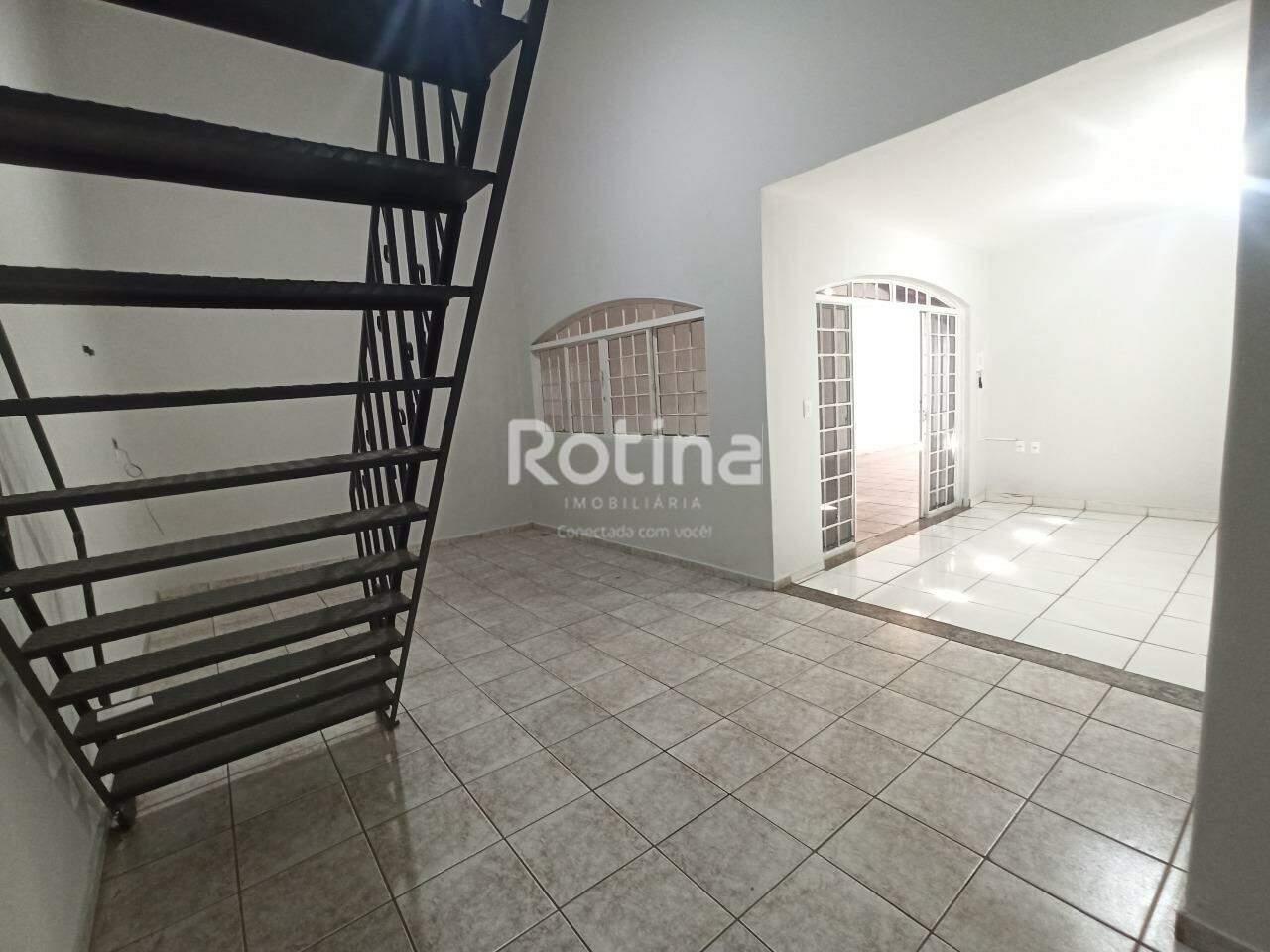Casa para alugar, 3 quartos em Uberlândia no bairro Tabajaras no valor de R$ 3.300,00 - Rotina Imobiliária: 