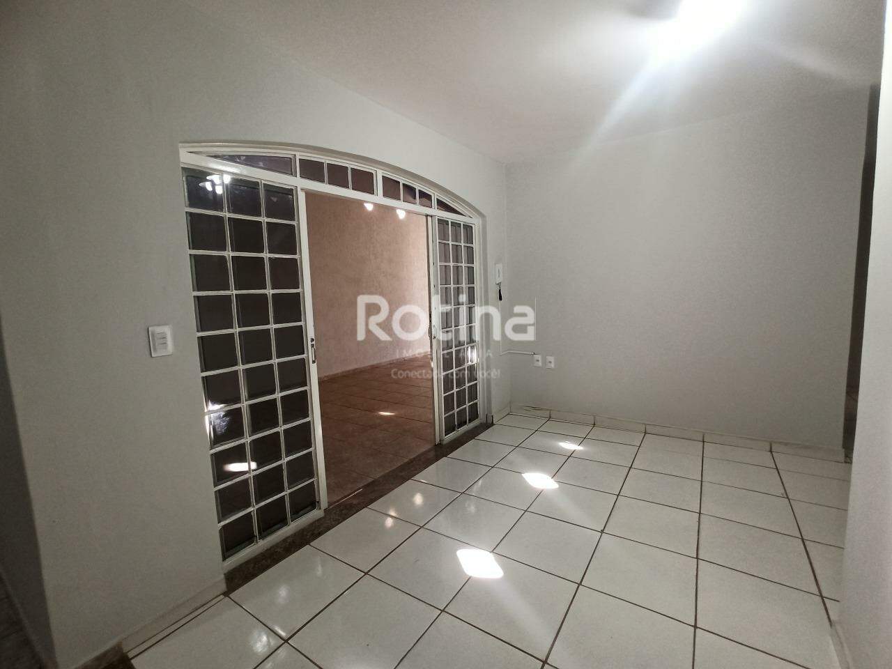 Casa para alugar, 3 quartos em Uberlândia no bairro Tabajaras no valor de R$ 3.300,00 - Rotina Imobiliária: 