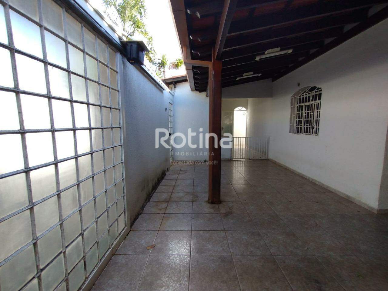 Casa para alugar, 3 quartos em Uberlândia no bairro Tabajaras no valor de R$ 3.300,00 - Rotina Imobiliária: 