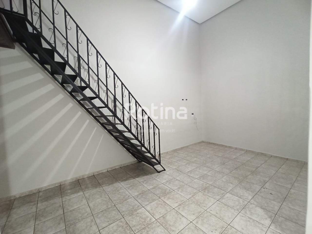 Casa para alugar, 3 quartos em Uberlândia no bairro Tabajaras no valor de R$ 3.300,00 - Rotina Imobiliária: 